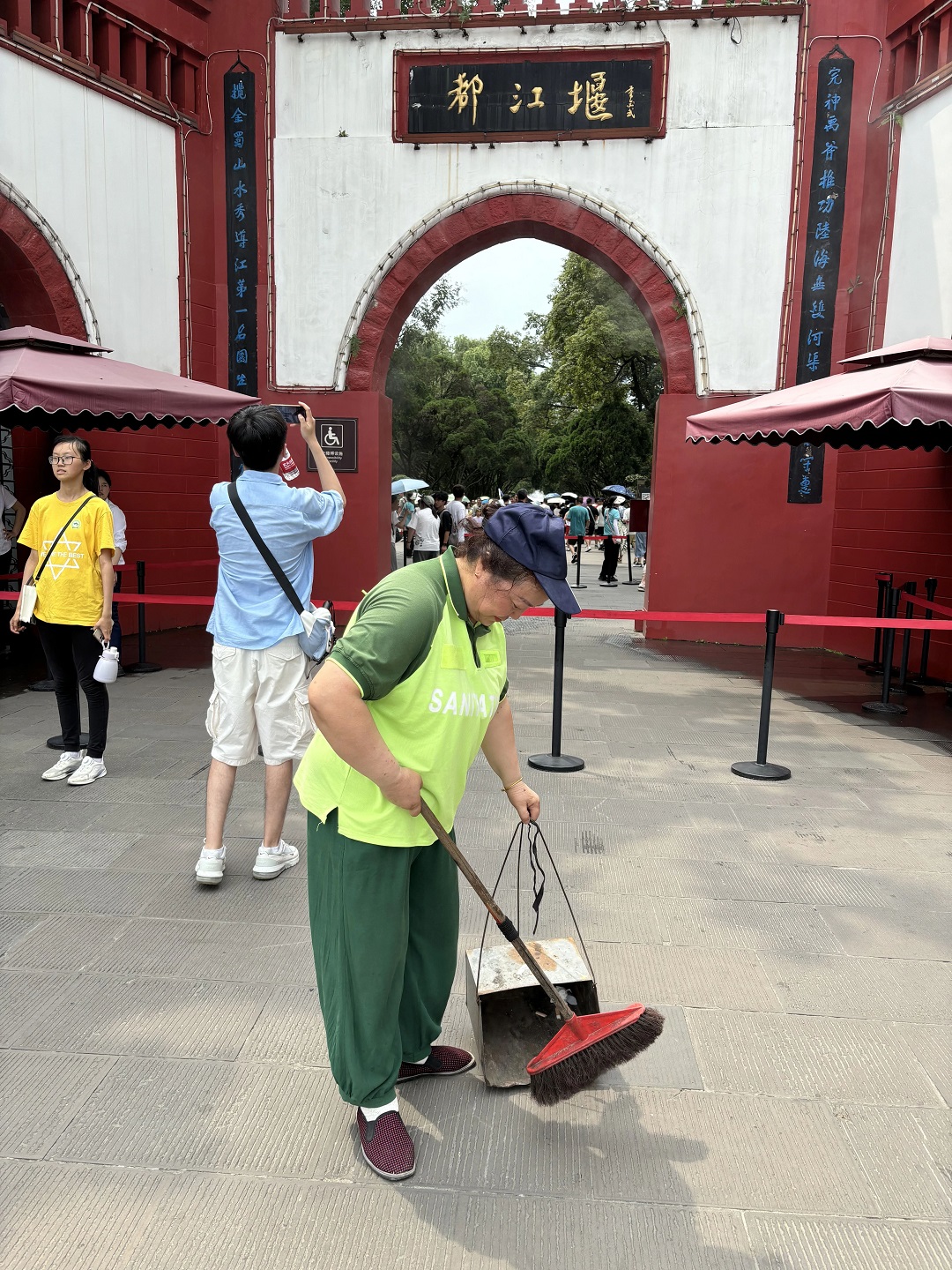1726722299129616.jpg 高溫下的堅守1.jpg